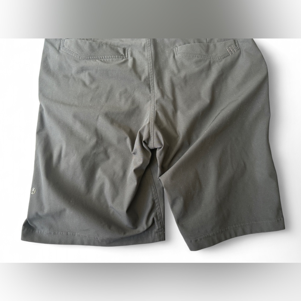 Lululemon ABC Classic Chino Men's Black Shorts - Size 36 - Picture 11 of 13